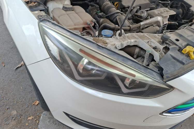 Used Ford Focus 2015 Sedan EcoBoost 125 Automatic Supreme Style Edition Right Front Headlight