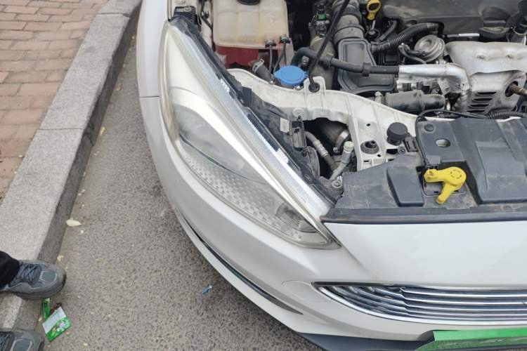 Used Ford Focus 2015 Sedan EcoBoost 125 Automatic Supreme Style Edition Right Front Headlight