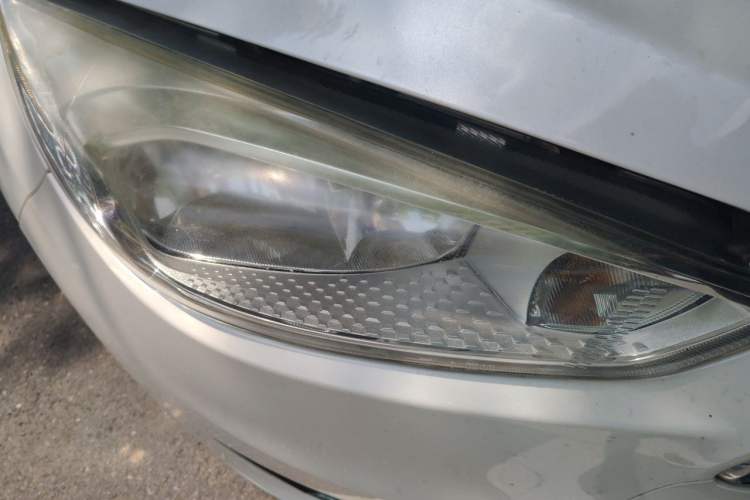 Used Ford Focus 2015 Hatchback EcoBoost 125 Automatic Supreme Style Edition Right Front Headlight