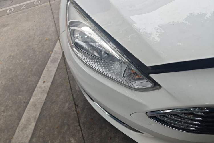 Used Ford Focus 2015 Sedan 1.6L Automatic Trend Model Right Front Headlight