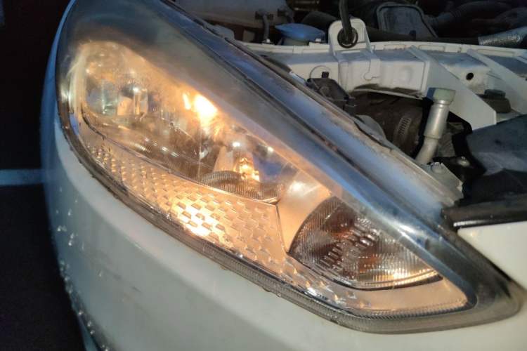 Used Ford Focus 2015 Hatchback EcoBoost 125 Automatic Supreme Style Edition Right Front Headlight