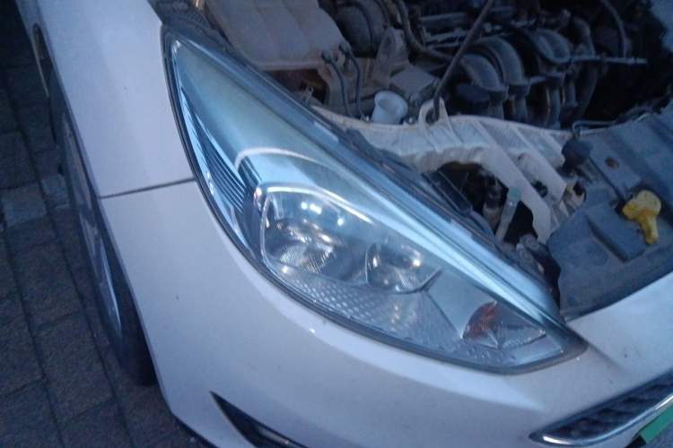 Used Ford Focus 2015 Hatchback 1.6L Automatic Fashion Edition Right Front Headlight
