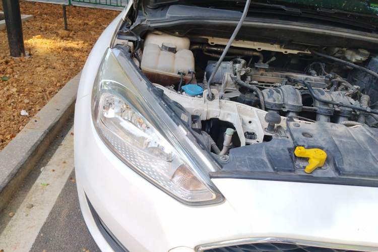 Used Ford Focus 2015 Hatchback 1.6L Automatic Comfort Model Right Front Headlight