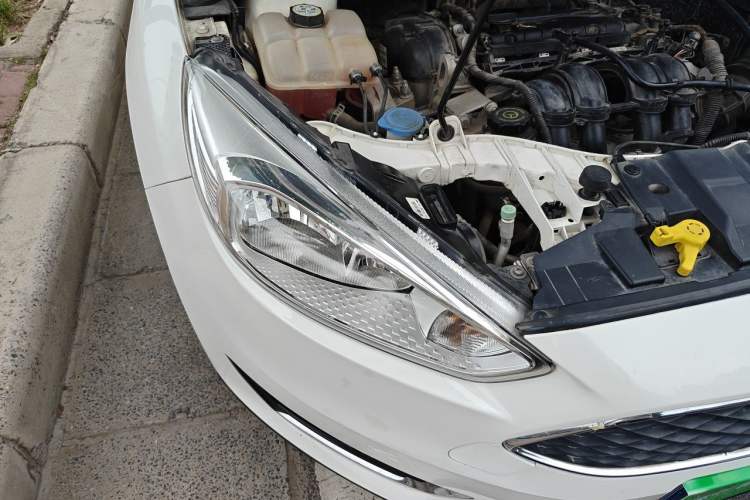 Used Ford Focus 2015 Hatchback 1.6L Automatic Fashion Edition Right Front Headlight