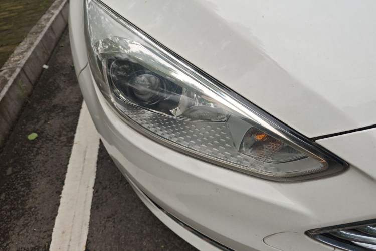 Used Ford Focus 2015 Sedan EcoBoost 125 Automatic Supreme Style Edition Right Front Headlight