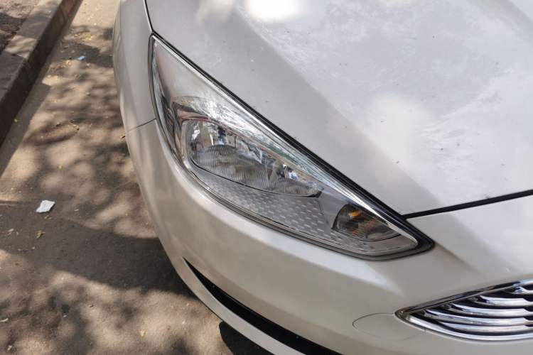 Used Ford Focus 2015 Sedan 1.6L Automatic Comfort Model Right Front Headlight