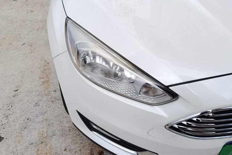 Used Ford Focus 2015 Sedan EcoBoost 125 Automatic Supreme Style Edition Right Front Headlight