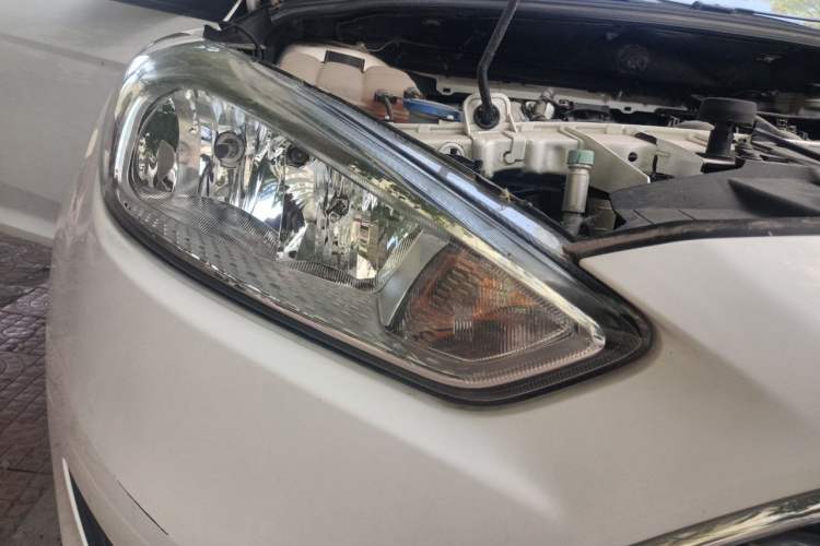 Used Ford Focus 2015 Sedan 1.6L Automatic Trend Model Right Front Headlight