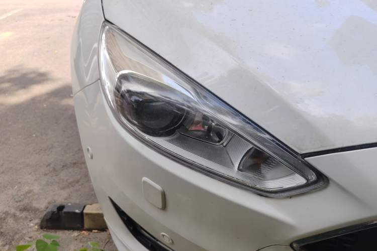 Used Ford Focus 2015 Sedan EcoBoost 180 Automatic Flagship Model Right Front Headlight