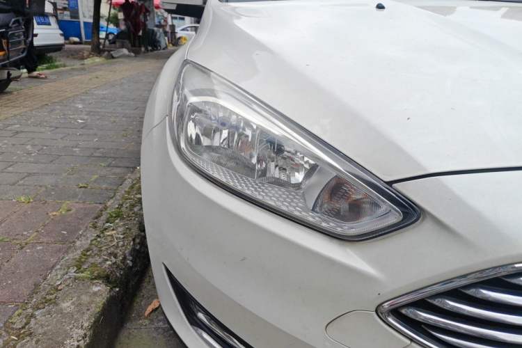 Used Ford Focus 2015 Sedan 1.6L Automatic Trend Model Right Front Headlight
