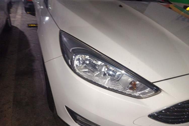 Used Ford Focus 2015 Sedan 1.6L Automatic Trend Model Right Front Headlight