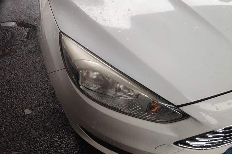 Used Ford Focus 2015 Sedan 1.6L Manual Comfort Model Right Front Headlight