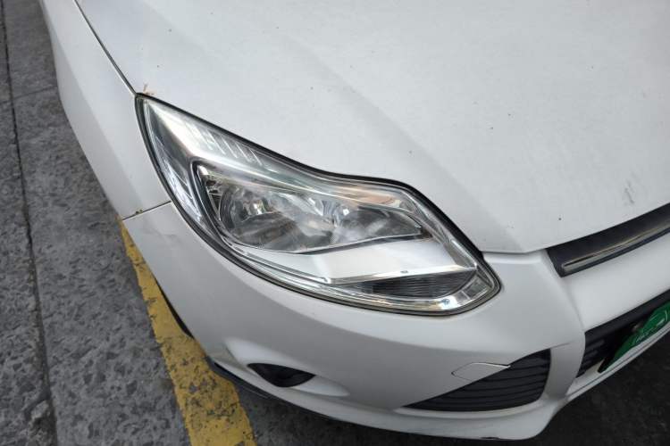 Used Ford Focus 2015 Sedan 1.6L Manual Comfort Model Right Front Headlight