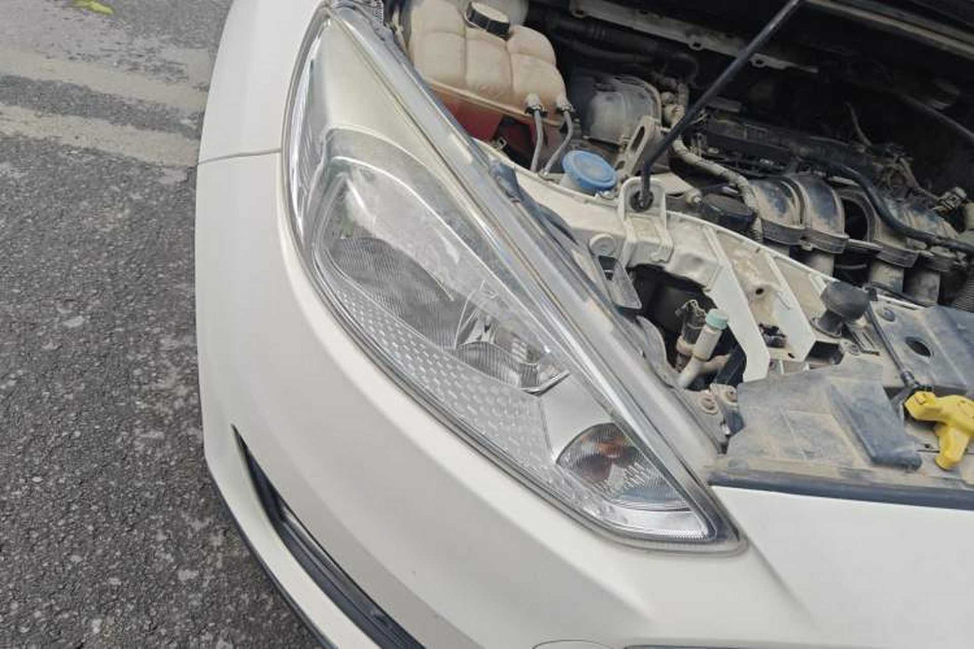 Used Ford Focus 2015 Hatchback 1.6L Manual Comfort Edition Right Front Headlight