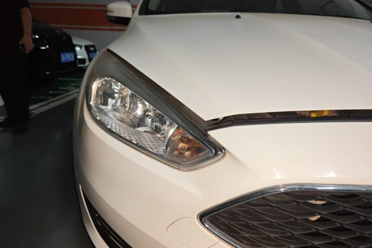 Used Ford Focus 2015 Hatchback 1.6L Automatic Comfort Model Right Front Headlight