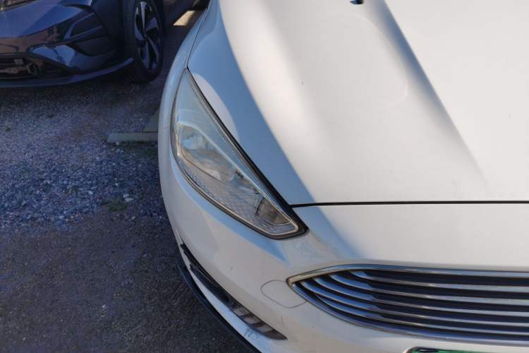 Used Ford Focus 2015 Sedan 1.6L Automatic Comfort Model Right Front Headlight