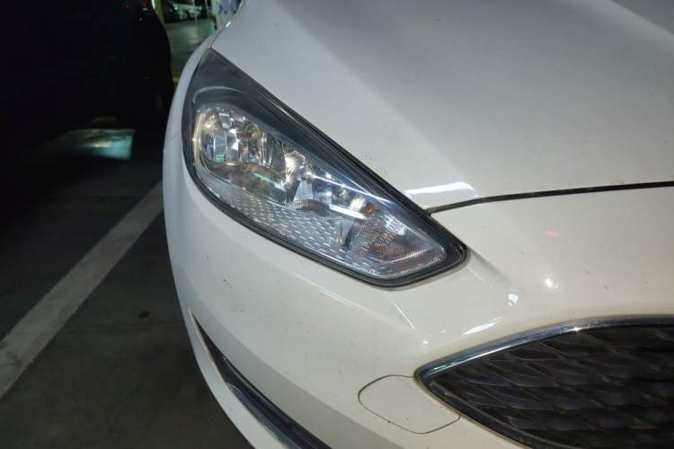 Used Ford Focus 2015 Hatchback EcoBoost 180 Automatic Elite Model Right Front Headlight