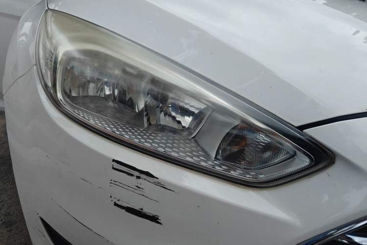 Used Ford Focus 2015 Sedan 1.6L Automatic Comfort Model Right Front Headlight