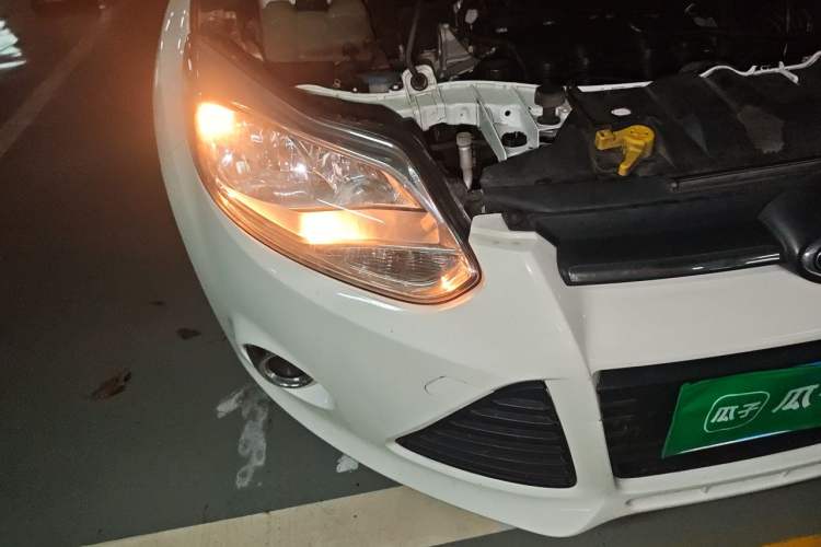 Used Ford Focus 2015 Sedan 1.6L Automatic Trend Model Right Front Headlight