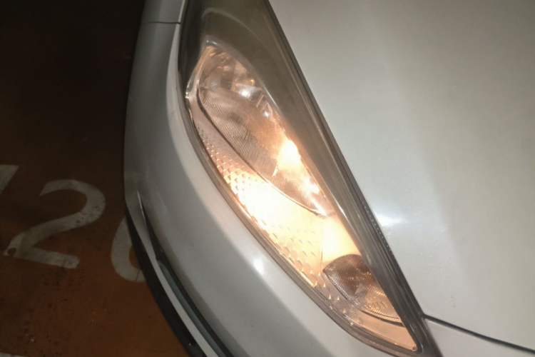 Used Ford Focus 2015 Hatchback 1.6L Automatic Fashion Edition Right Front Headlight