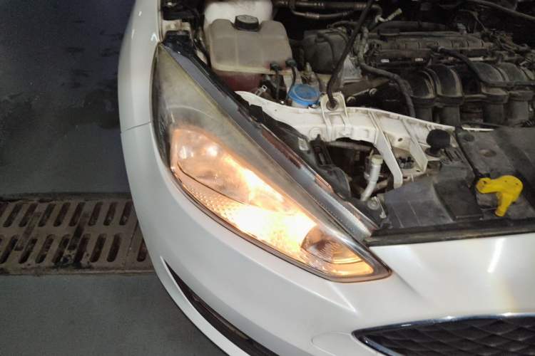 Used Ford Focus 2015 Hatchback 1.6L Automatic Comfort Model Right Front Headlight