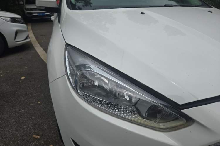 Used Ford Focus 2015 Sedan 1.6L Automatic Trend Model Right Front Headlight