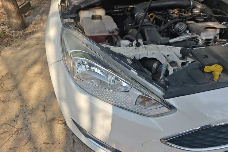 Used Ford Focus 2015 Hatchback EcoBoost 125 Automatic Supreme Style Edition Right Front Headlight