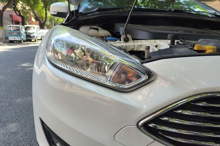 Used Ford Focus 2015 Sedan 1.6L Automatic Trend Model Right Front Headlight