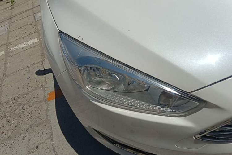 Used Ford Focus 2015 Sedan EcoBoost 125 Automatic Supreme Style Edition Right Front Headlight