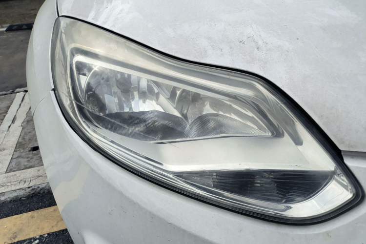 Used Ford Focus 2015 Sedan 1.6L Manual Comfort Model Right Front Headlight
