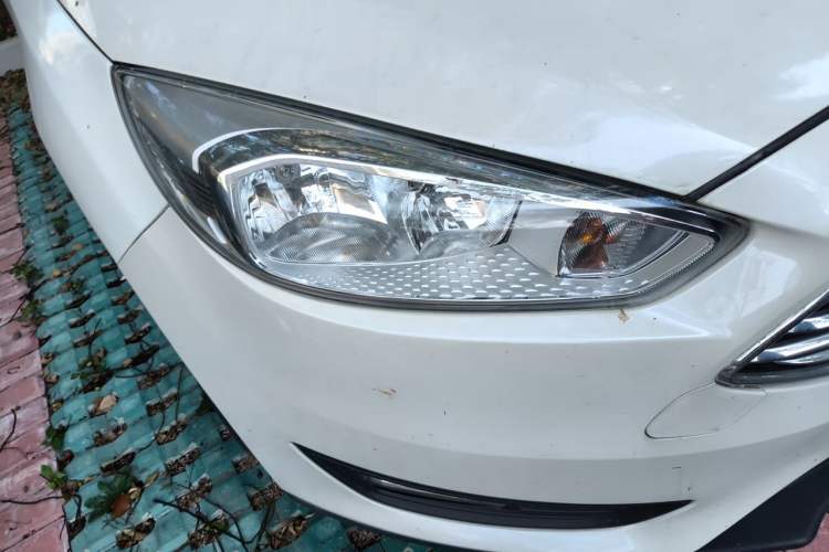 Used Ford Focus 2015 Sedan 1.6L Automatic Comfort Model Right Front Headlight