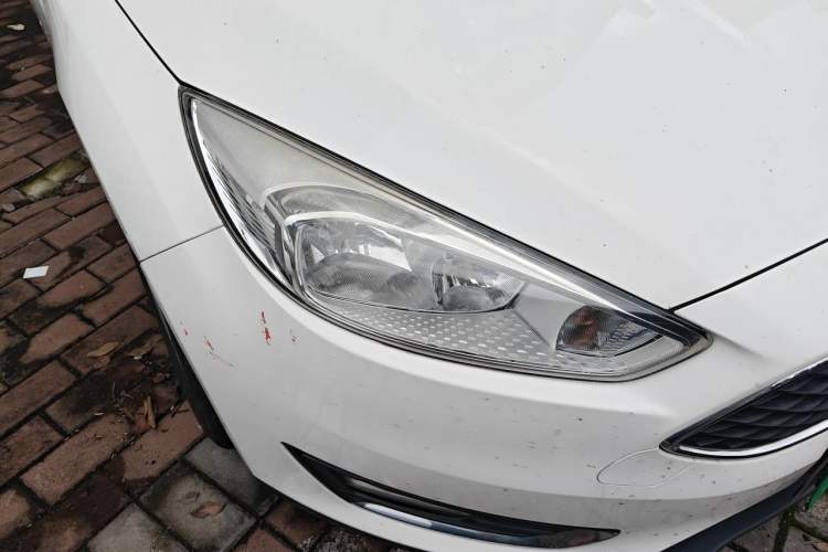 Used Ford Focus 2015 Hatchback EcoBoost 125 Automatic Supreme Style Edition Right Front Headlight