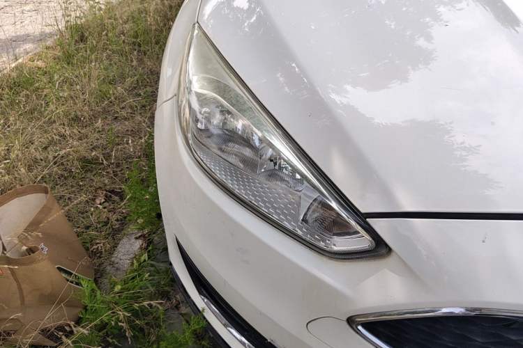 Used Ford Focus 2015 Hatchback 1.6L Automatic Fashion Edition Right Front Headlight