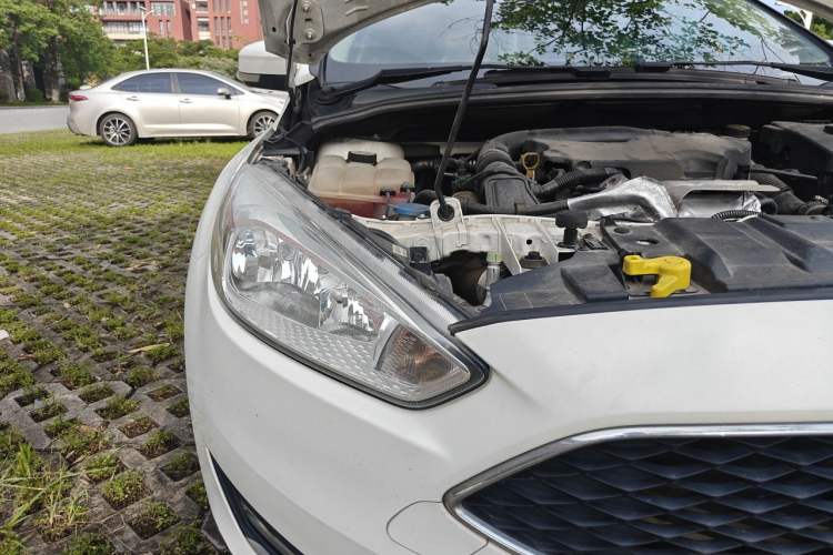 Used Ford Focus 2015 Hatchback EcoBoost 125 Automatic Supreme Style Edition Right Front Headlight