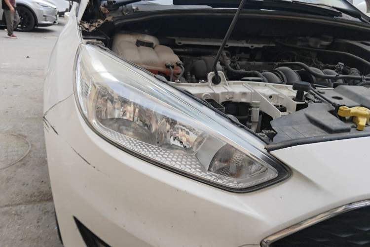 Used Ford Focus 2015 Hatchback 1.6L Automatic Fashion Edition Right Front Headlight