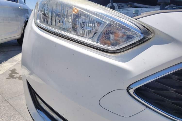Used Ford Focus 2015 Hatchback EcoBoost 125 Automatic Supreme Style Edition Right Front Headlight
