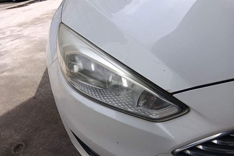Used Ford Focus 2015 Sedan 1.6L Automatic Trend Model Right Front Headlight