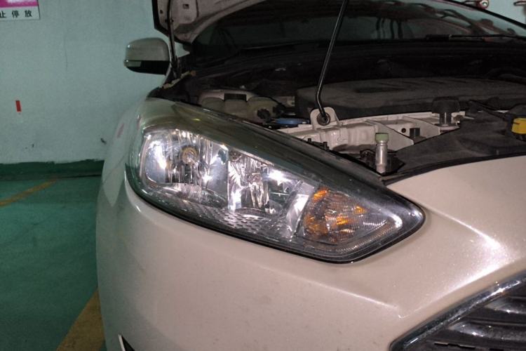 Used Ford Focus 2015 Sedan EcoBoost 180 Automatic Elite Model Right Front Headlight