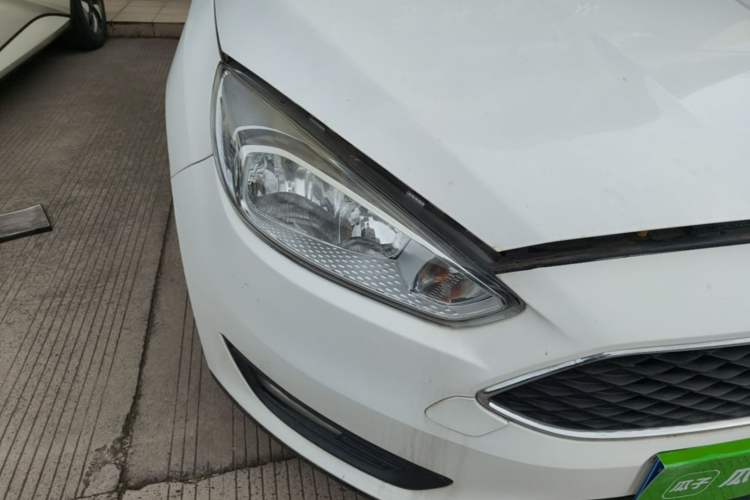 Used Ford Focus 2015 Hatchback 1.6L Automatic Comfort Model Right Front Headlight