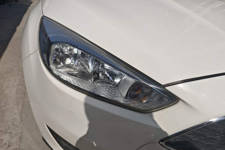 Used Ford Focus 2015 Hatchback 1.6L Manual Fashion Edition Right Front Headlight