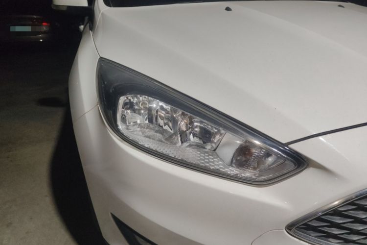 Used Ford Focus 2015 Hatchback EcoBoost 125 Automatic Supreme Style Edition Right Front Headlight