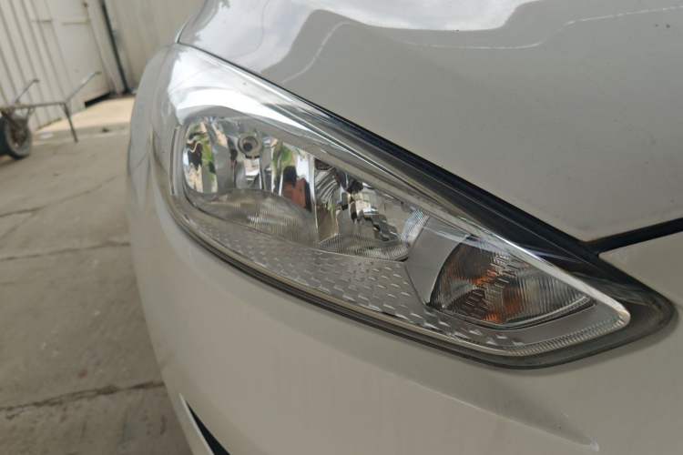 Used Ford Focus 2015 Hatchback 1.6L Automatic Fashion Edition Right Front Headlight