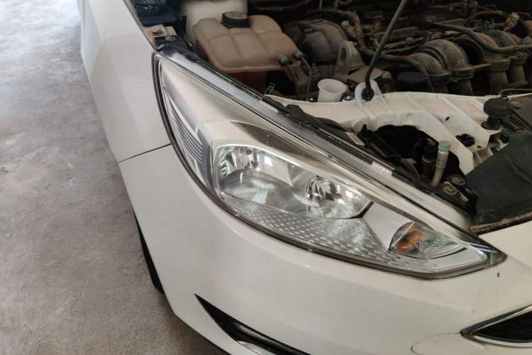 Used Ford Focus 2015 Hatchback 1.6L Automatic Fashion Edition Right Front Headlight