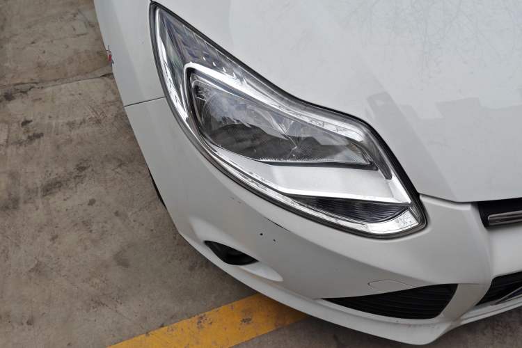 Used Ford Focus 2015 Hatchback 1.6L Manual Comfort Edition Right Front Headlight