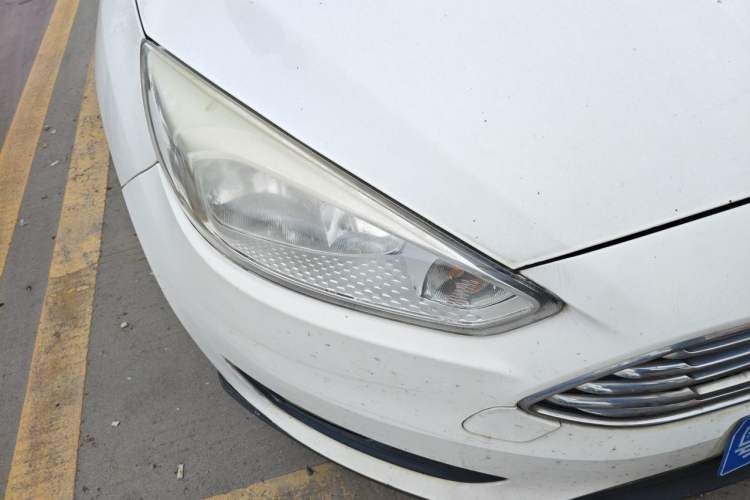 Used Ford Focus 2015 Sedan 1.6L Manual Comfort Model Right Front Headlight