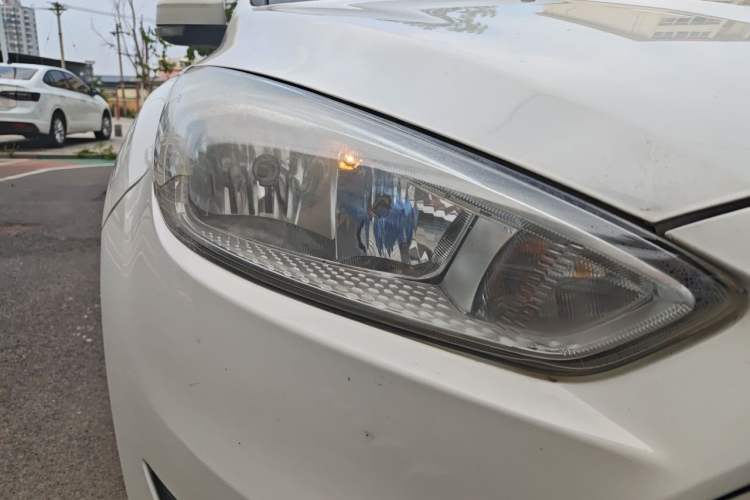 Used Ford Focus 2015 Hatchback 1.6L Automatic Comfort Model Right Front Headlight