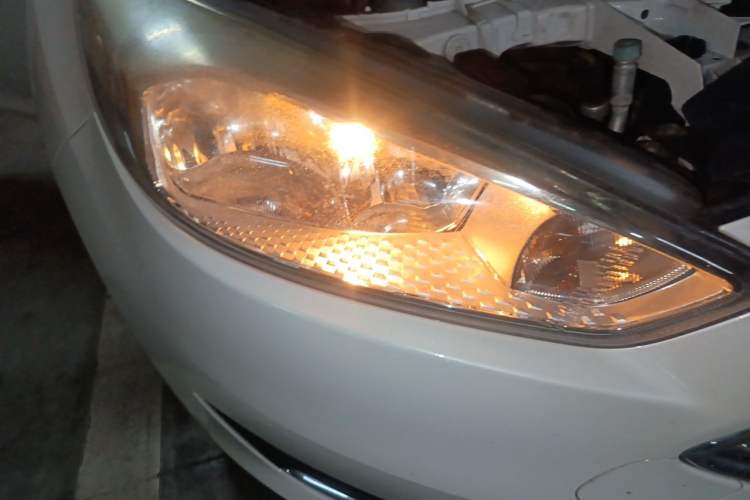 Used Ford Focus 2015 Sedan 1.6L Manual Fashion Edition Right Front Headlight