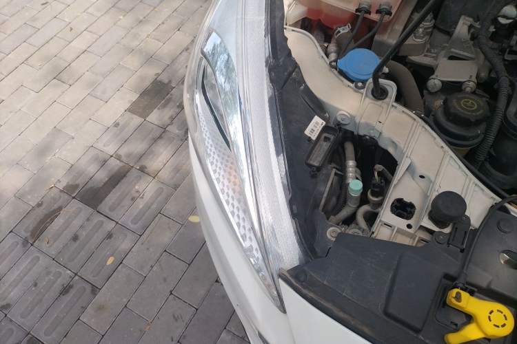 Used Ford Focus 2015 Hatchback 1.6L Automatic Comfort Model Right Front Headlight