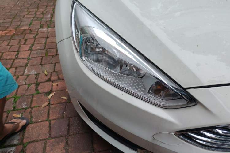Used Ford Focus 2015 Sedan EcoBoost 125 Automatic Supreme Style Edition Right Front Headlight
