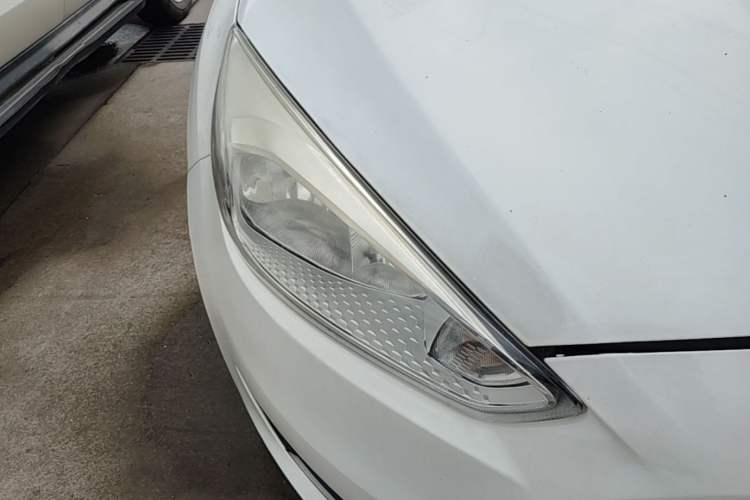 Used Ford Focus 2015 Hatchback EcoBoost 125 Automatic Supreme Style Edition Right Front Headlight